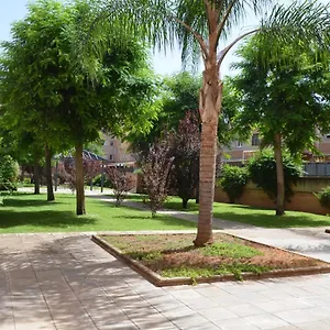 Bonito Zona Hospital Y Centro Comercial Lagoh , Sevilla España